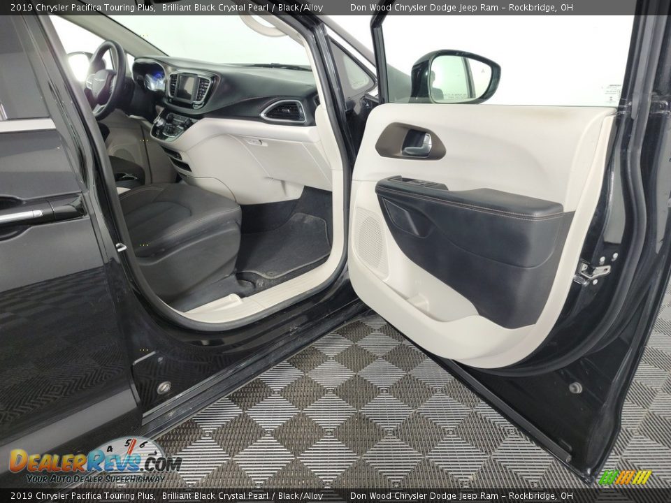 2019 Chrysler Pacifica Touring Plus Brilliant Black Crystal Pearl / Black/Alloy Photo #27