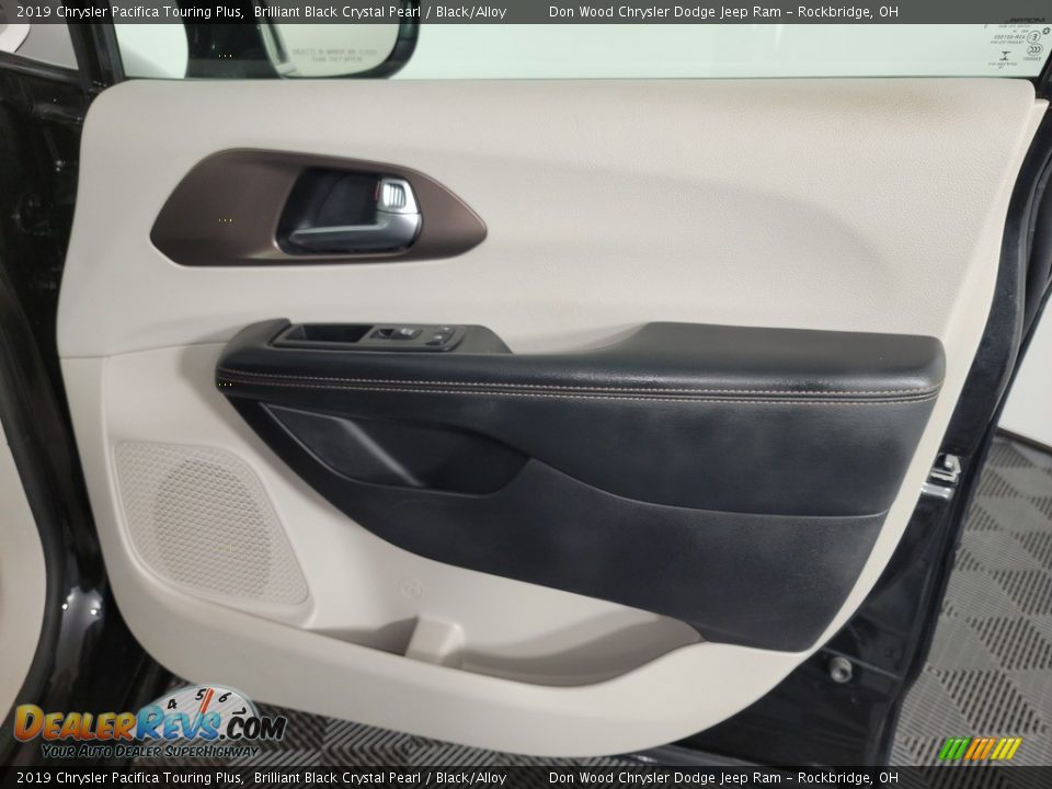 2019 Chrysler Pacifica Touring Plus Brilliant Black Crystal Pearl / Black/Alloy Photo #28