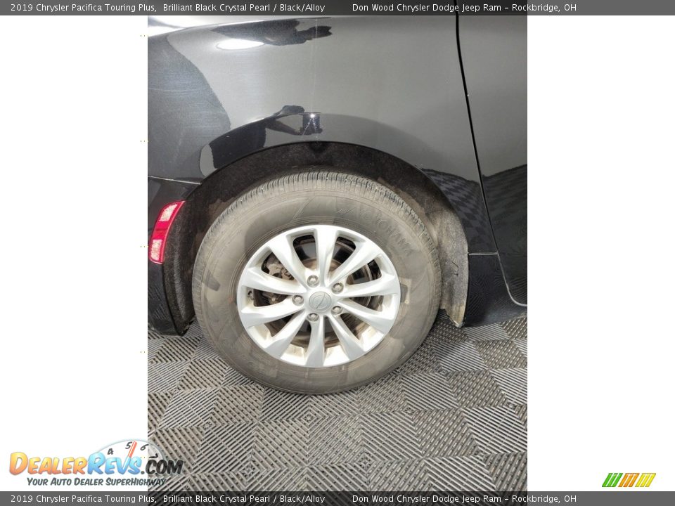 2019 Chrysler Pacifica Touring Plus Brilliant Black Crystal Pearl / Black/Alloy Photo #32