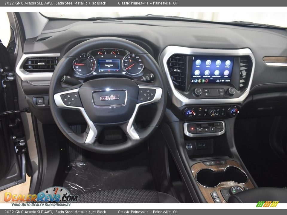 Dashboard of 2022 GMC Acadia SLE AWD Photo #11