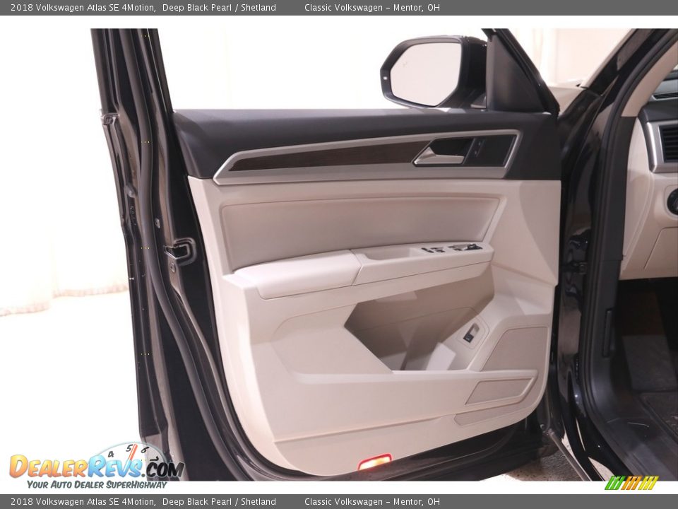 2018 Volkswagen Atlas SE 4Motion Deep Black Pearl / Shetland Photo #4