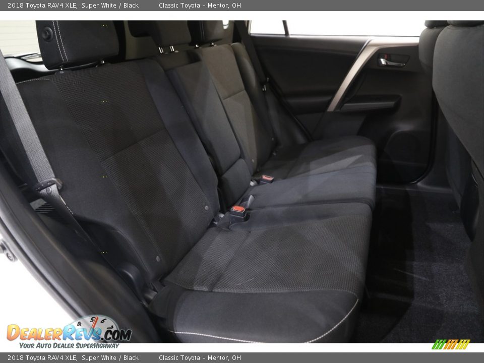 2018 Toyota RAV4 XLE Super White / Black Photo #15