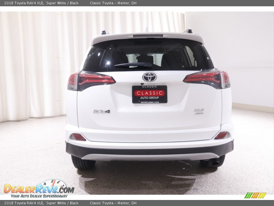 2018 Toyota RAV4 XLE Super White / Black Photo #17