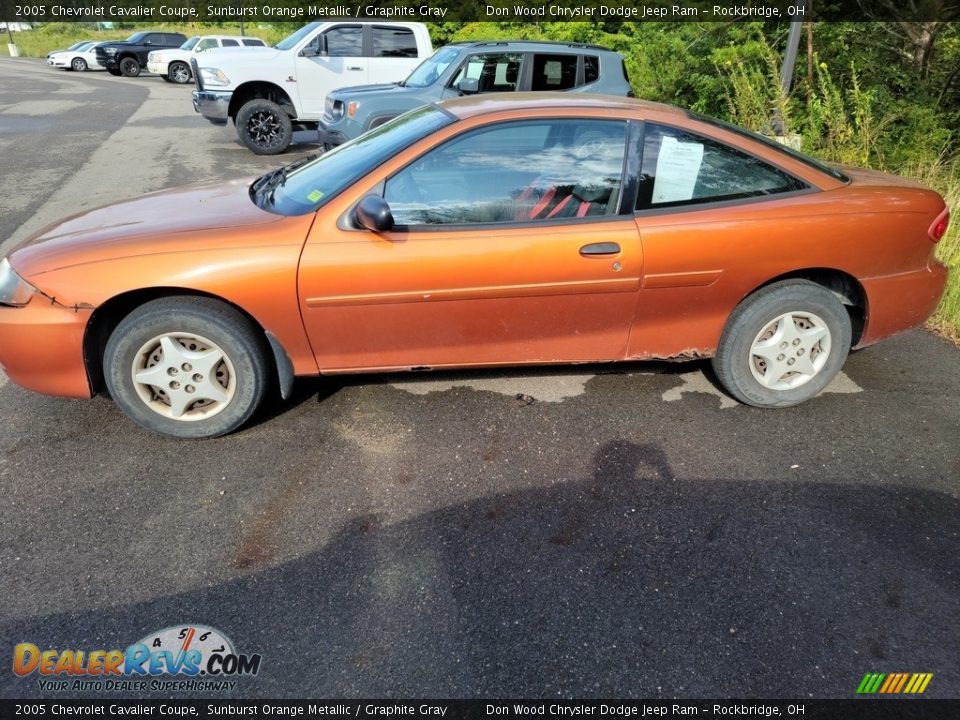 2005 Chevrolet Cavalier Coupe Sunburst Orange Metallic / Graphite Gray Photo #4