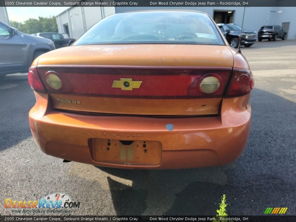 2005 Chevrolet Cavalier Coupe Sunburst Orange Metallic / Graphite Gray Photo #6