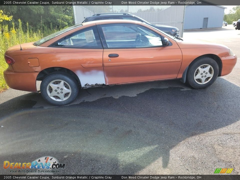 2005 Chevrolet Cavalier Coupe Sunburst Orange Metallic / Graphite Gray Photo #8