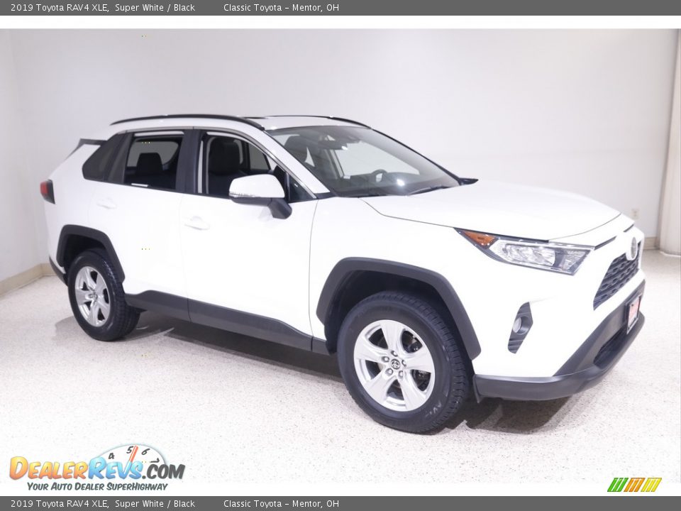 2019 Toyota RAV4 XLE Super White / Black Photo #1