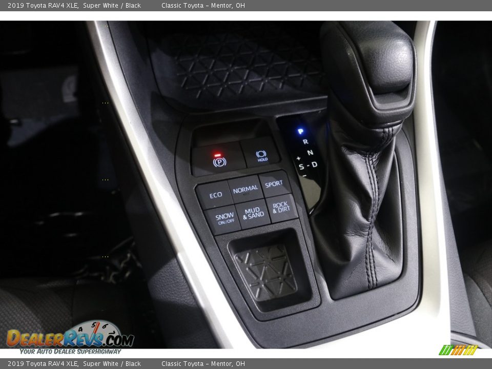 2019 Toyota RAV4 XLE Super White / Black Photo #12