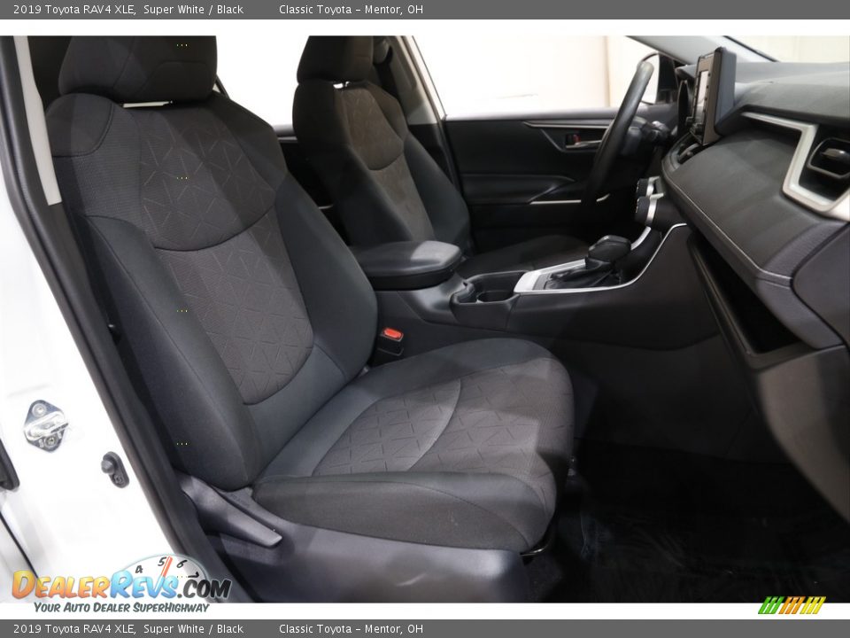 2019 Toyota RAV4 XLE Super White / Black Photo #13