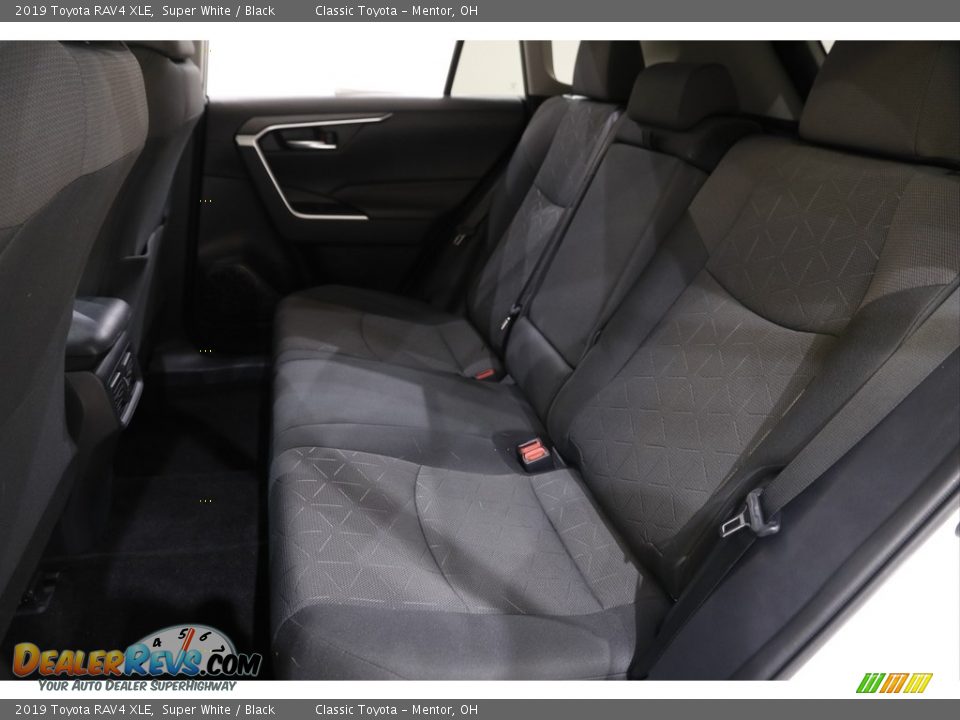 2019 Toyota RAV4 XLE Super White / Black Photo #15