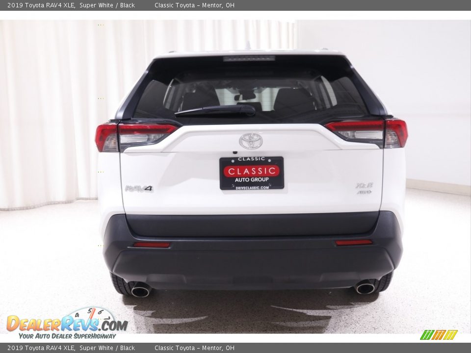 2019 Toyota RAV4 XLE Super White / Black Photo #16