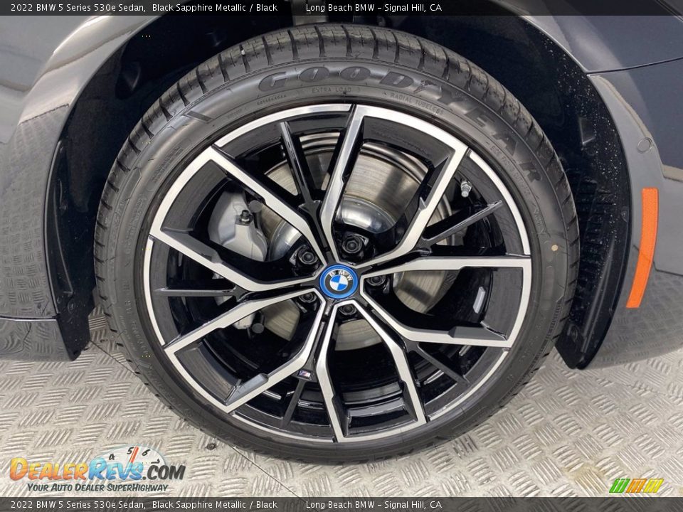 2022 BMW 5 Series 530e Sedan Wheel Photo #3