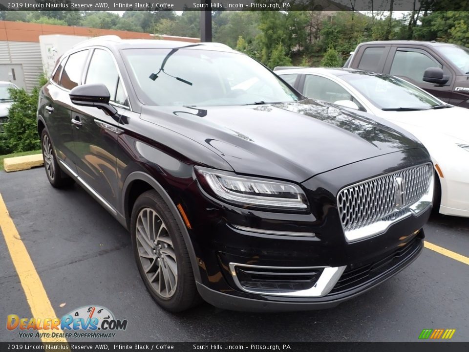 Front 3/4 View of 2019 Lincoln Nautilus Reserve AWD Photo #4