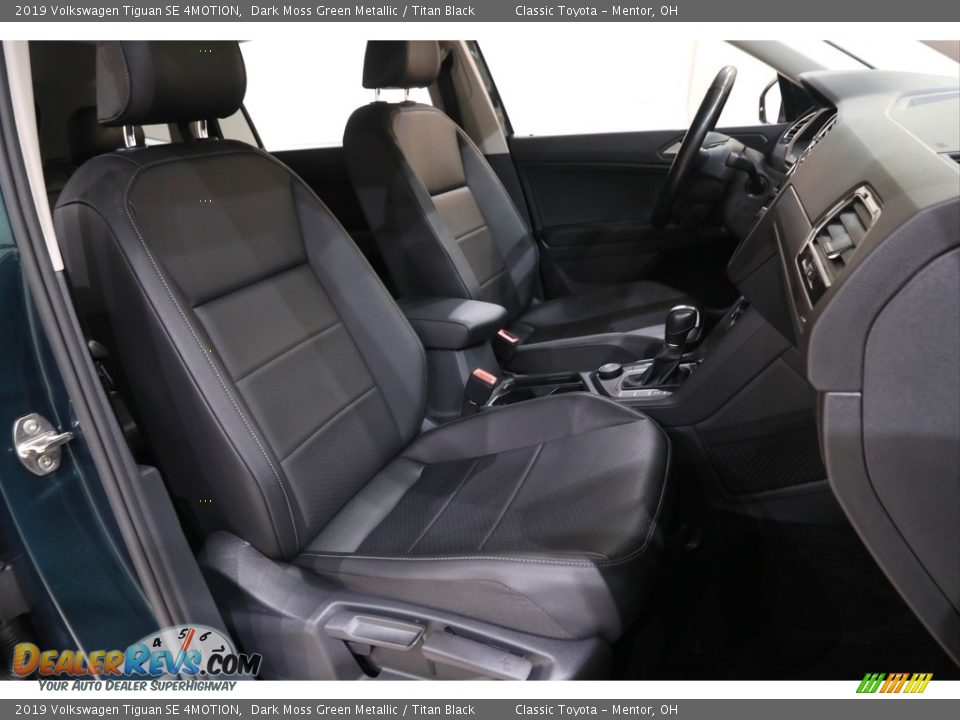 Front Seat of 2019 Volkswagen Tiguan SE 4MOTION Photo #13