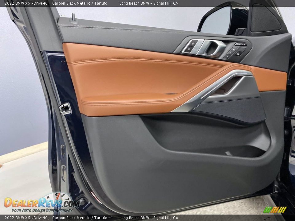 Door Panel of 2022 BMW X6 xDrive40i Photo #10