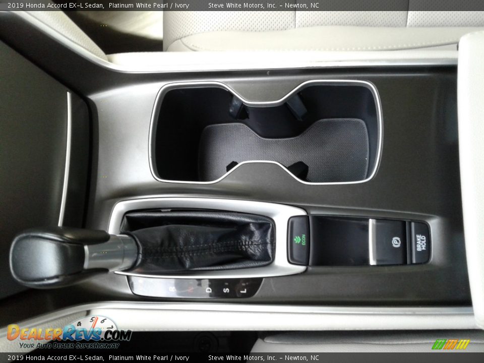 2019 Honda Accord EX-L Sedan Platinum White Pearl / Ivory Photo #24