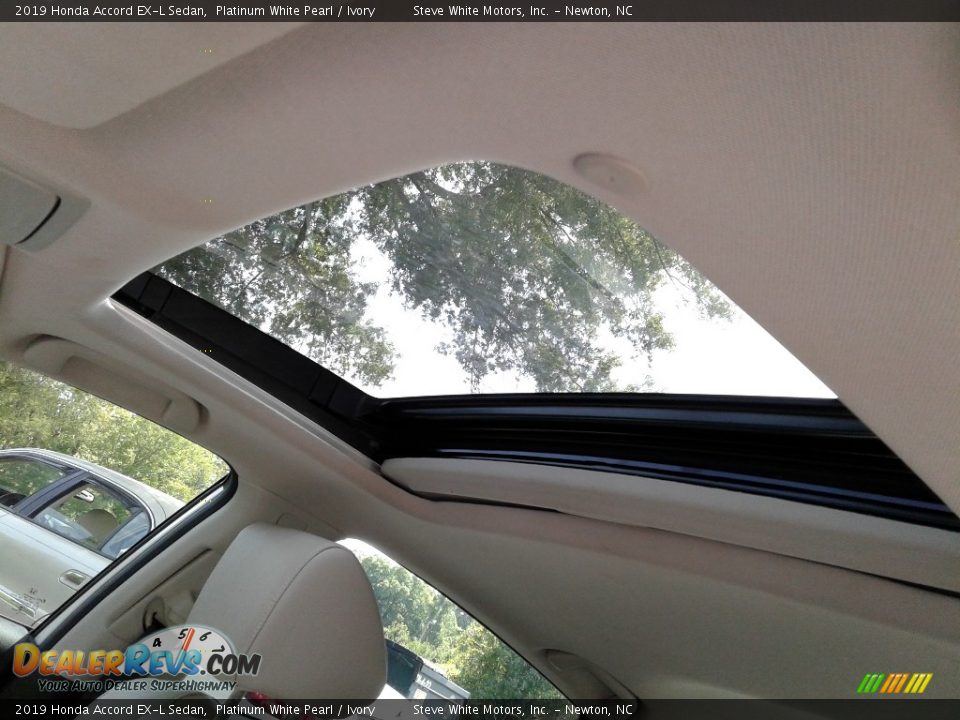 2019 Honda Accord EX-L Sedan Platinum White Pearl / Ivory Photo #27