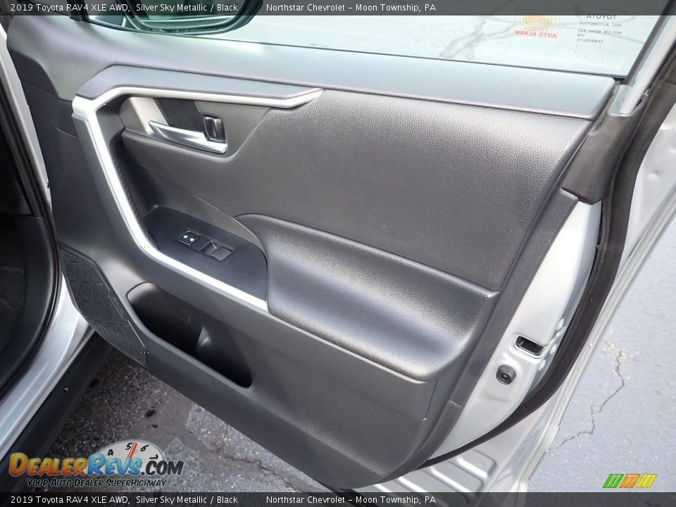 2019 Toyota RAV4 XLE AWD Silver Sky Metallic / Black Photo #17