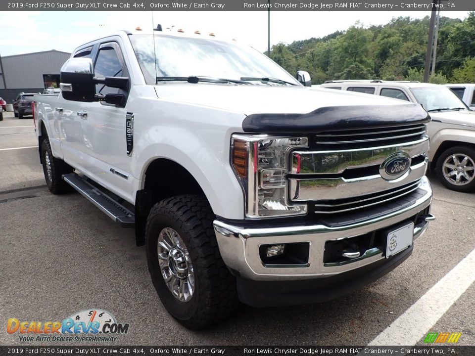 2019 Ford F250 Super Duty XLT Crew Cab 4x4 Oxford White / Earth Gray Photo #2