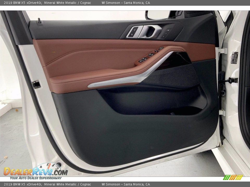 Door Panel of 2019 BMW X5 xDrive40i Photo #26