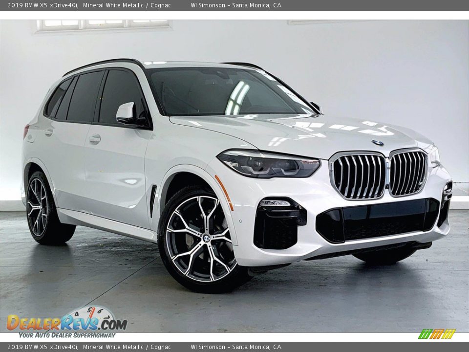 Front 3/4 View of 2019 BMW X5 xDrive40i Photo #34