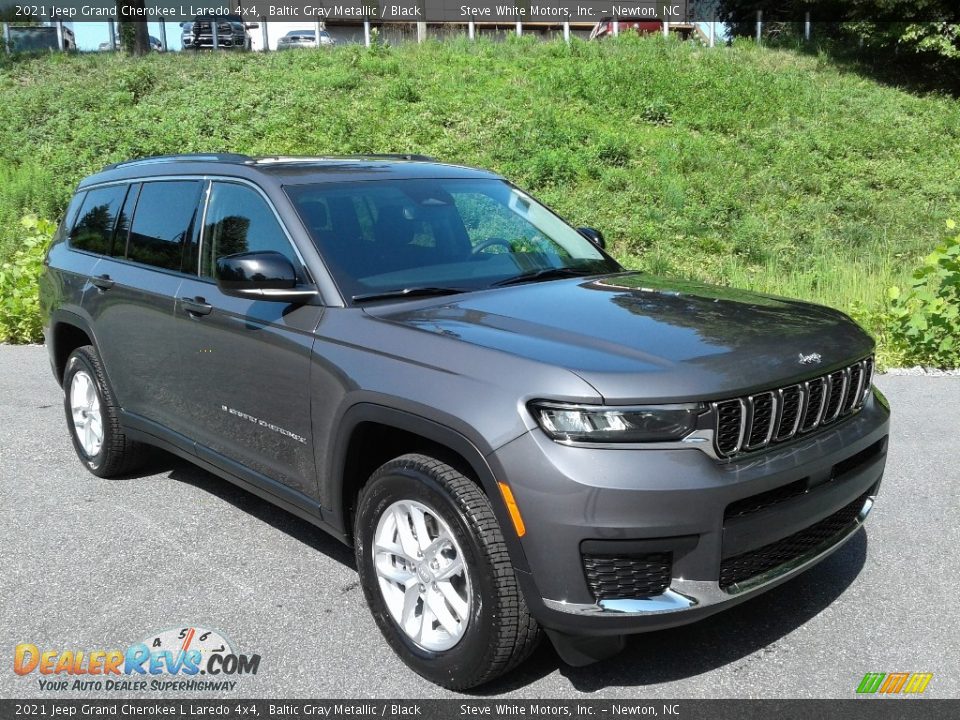 Front 3/4 View of 2021 Jeep Grand Cherokee L Laredo 4x4 Photo #4