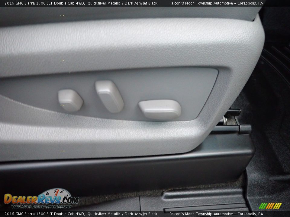 Front Seat of 2016 GMC Sierra 1500 SLT Double Cab 4WD Photo #12