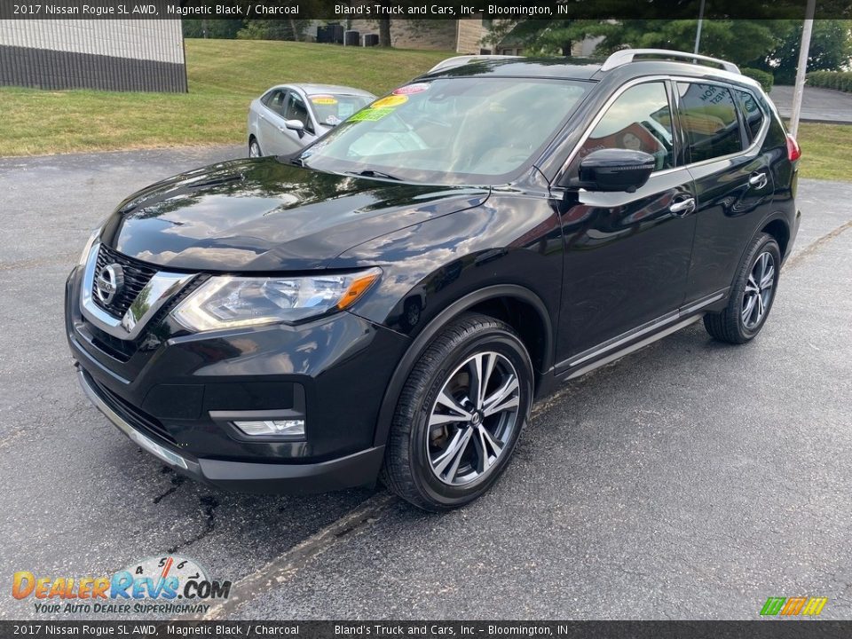 2017 Nissan Rogue SL AWD Magnetic Black / Charcoal Photo #2