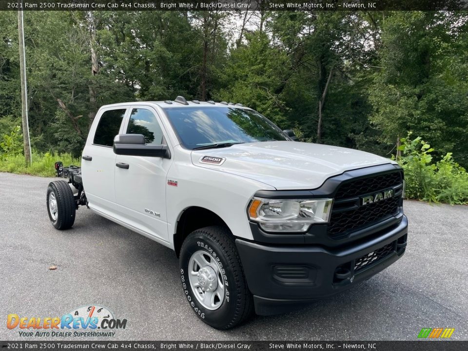 Front 3/4 View of 2021 Ram 2500 Tradesman Crew Cab 4x4 Chassis Photo #4