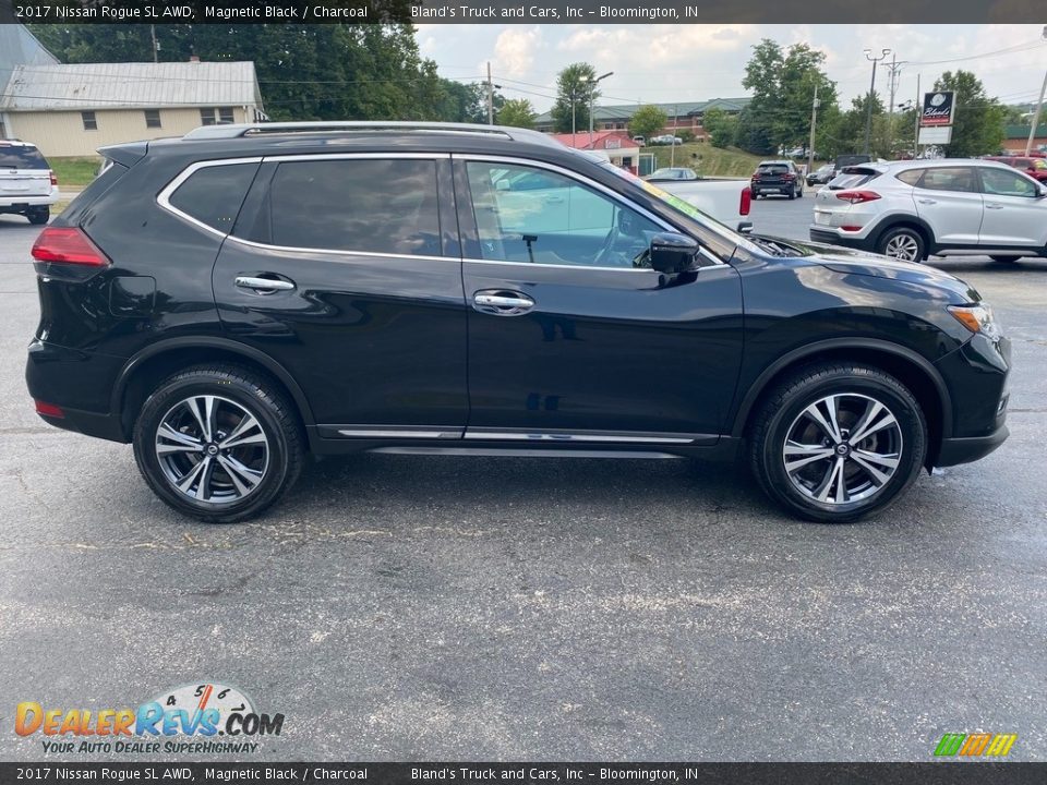 2017 Nissan Rogue SL AWD Magnetic Black / Charcoal Photo #5