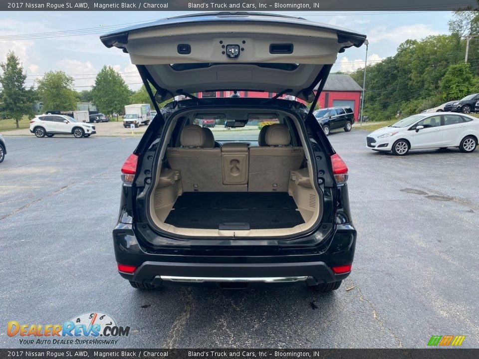 2017 Nissan Rogue SL AWD Magnetic Black / Charcoal Photo #9