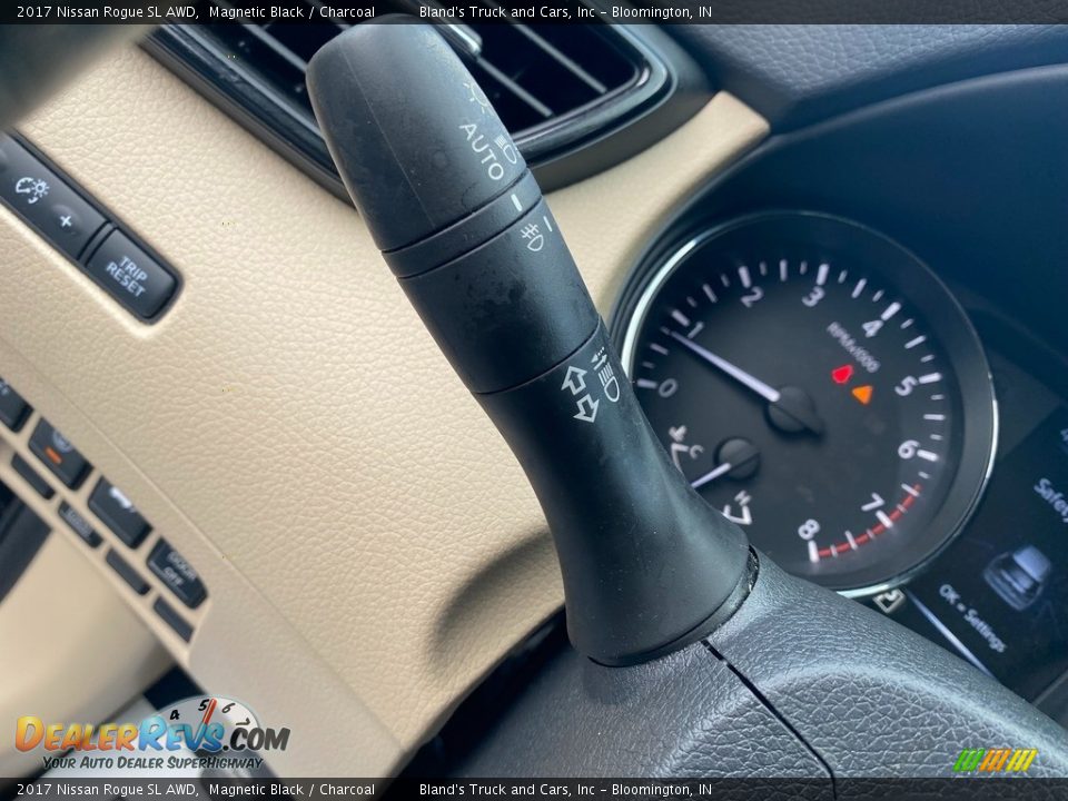 2017 Nissan Rogue SL AWD Magnetic Black / Charcoal Photo #21