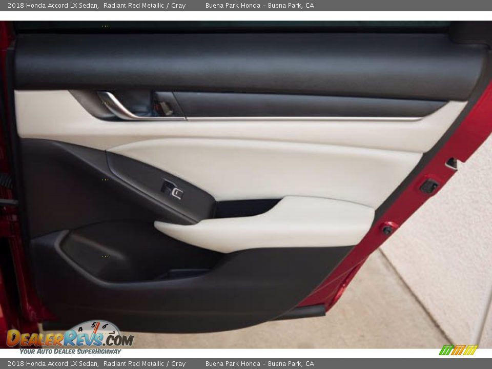 2018 Honda Accord LX Sedan Radiant Red Metallic / Gray Photo #33