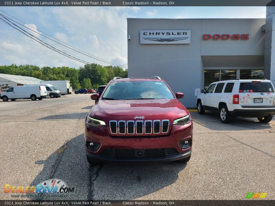 2021 Jeep Cherokee Latitude Lux 4x4 Velvet Red Pearl / Black Photo #2