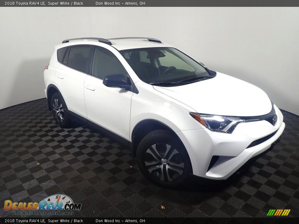 2018 Toyota RAV4 LE Super White / Black Photo #3