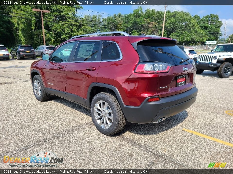 2021 Jeep Cherokee Latitude Lux 4x4 Velvet Red Pearl / Black Photo #4