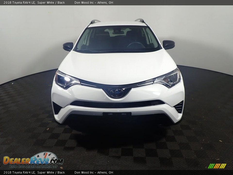 2018 Toyota RAV4 LE Super White / Black Photo #5