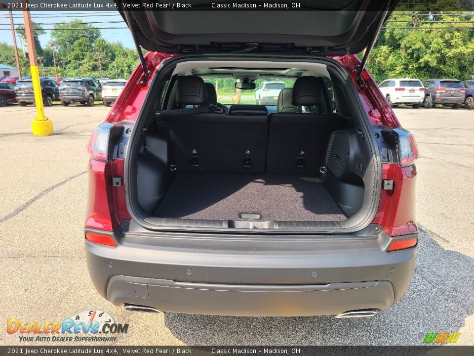 2021 Jeep Cherokee Latitude Lux 4x4 Velvet Red Pearl / Black Photo #6
