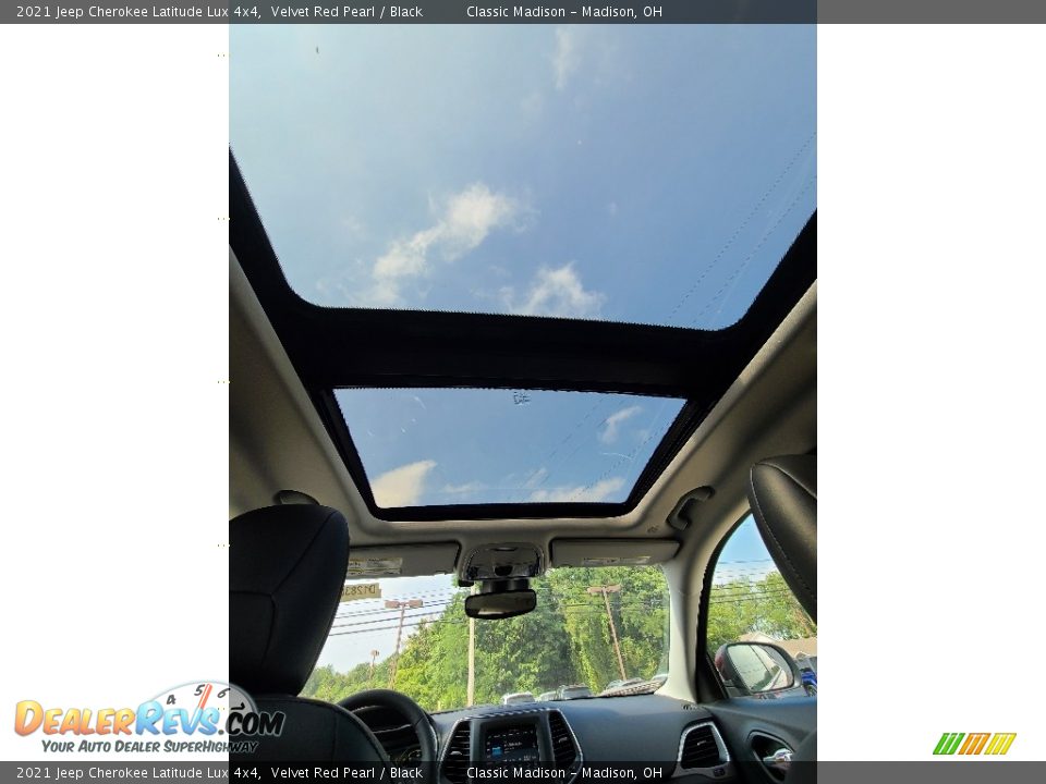 2021 Jeep Cherokee Latitude Lux 4x4 Velvet Red Pearl / Black Photo #9