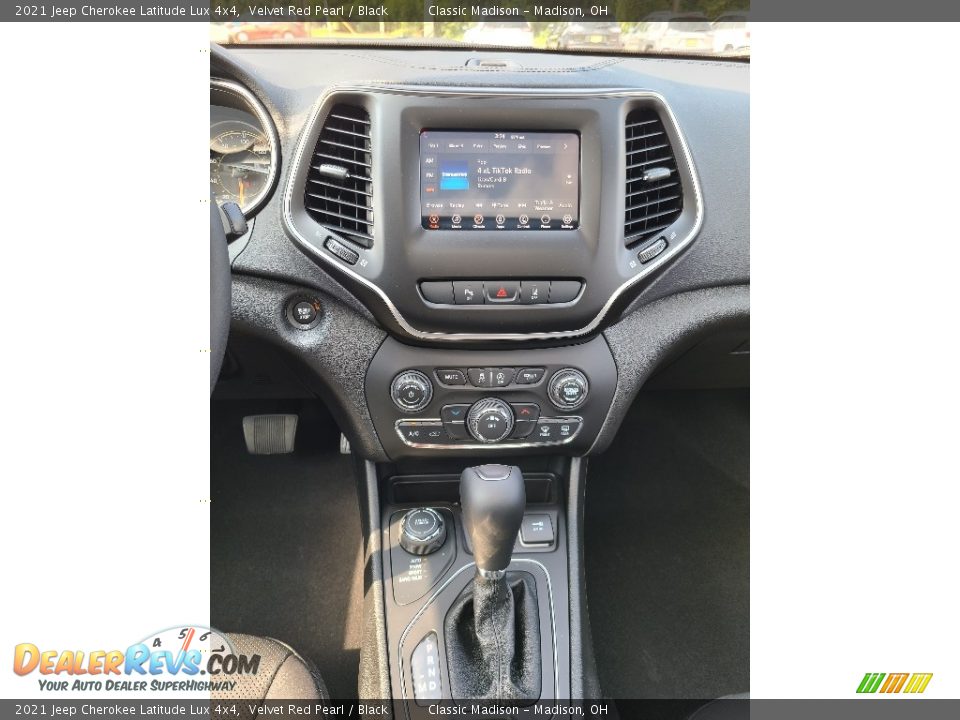 Controls of 2021 Jeep Cherokee Latitude Lux 4x4 Photo #11