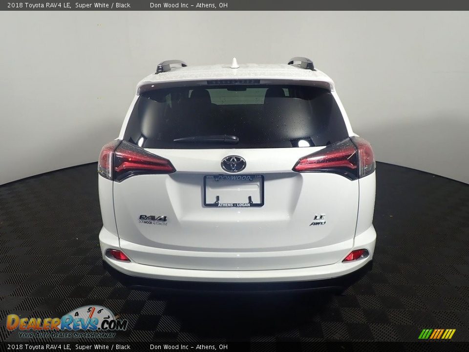 2018 Toyota RAV4 LE Super White / Black Photo #13
