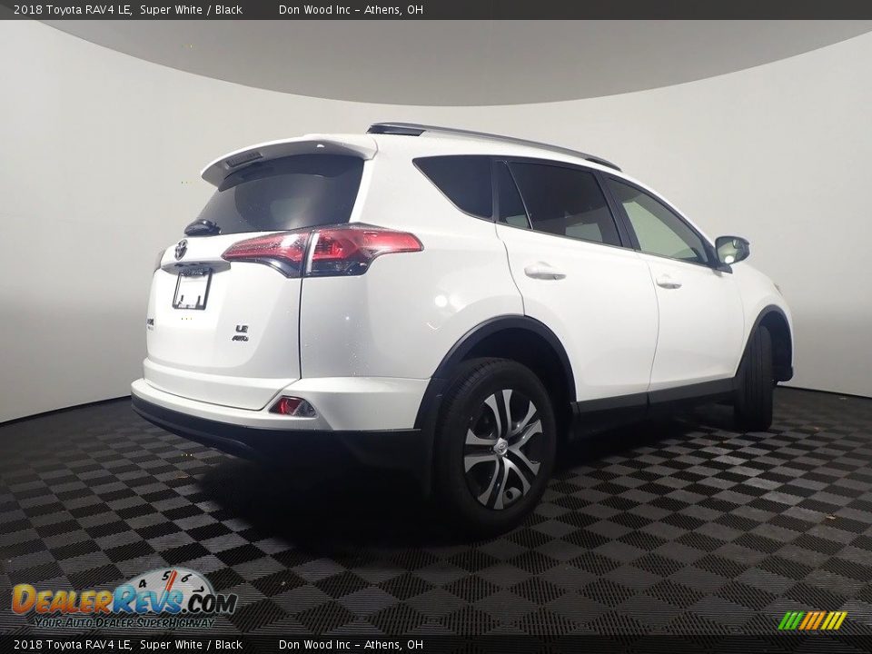 2018 Toyota RAV4 LE Super White / Black Photo #16