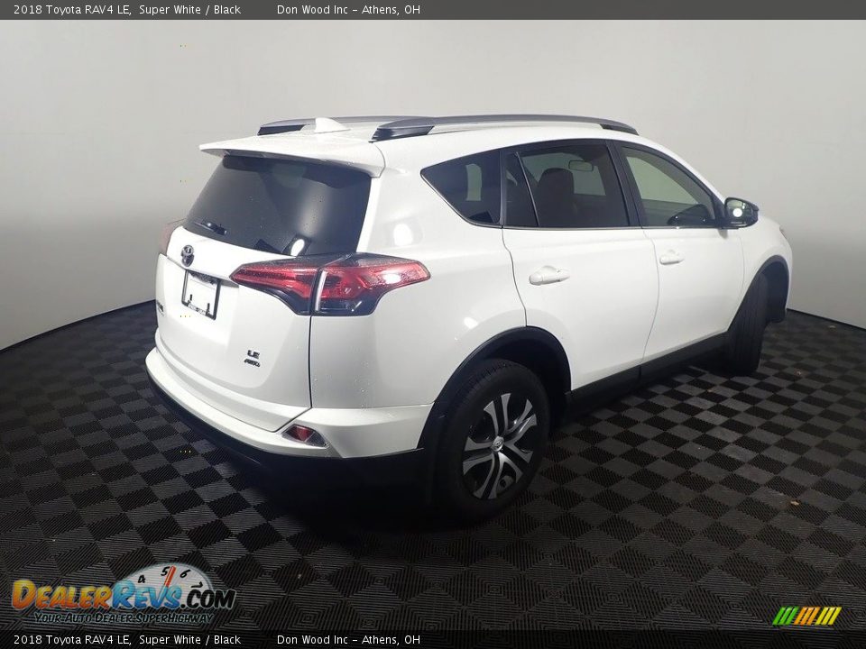 2018 Toyota RAV4 LE Super White / Black Photo #17
