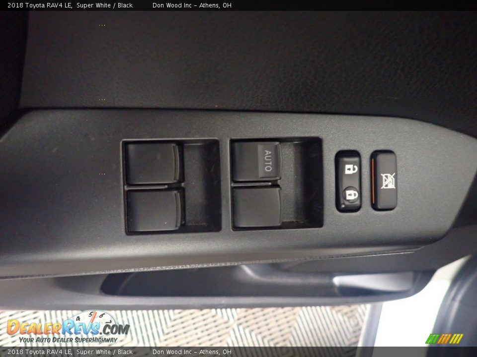 2018 Toyota RAV4 LE Super White / Black Photo #21