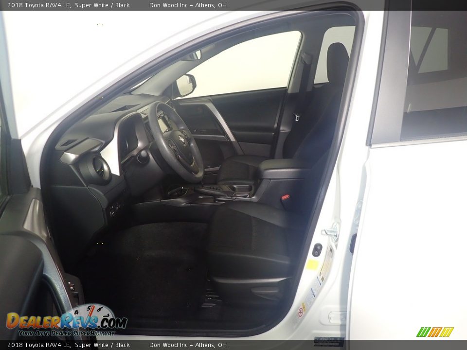 2018 Toyota RAV4 LE Super White / Black Photo #22