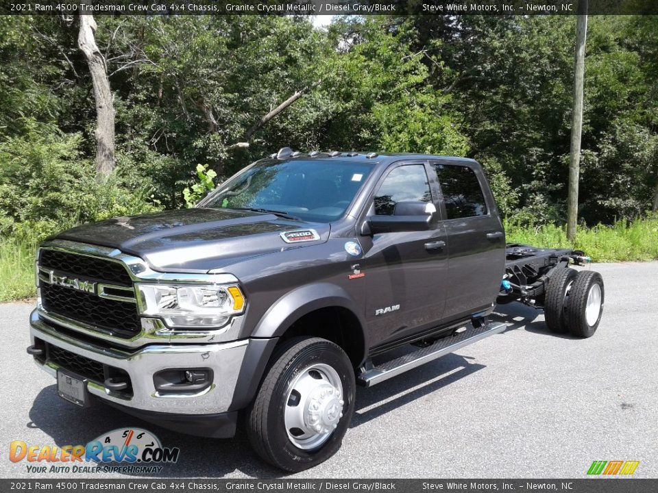 Front 3/4 View of 2021 Ram 4500 Tradesman Crew Cab 4x4 Chassis Photo #2