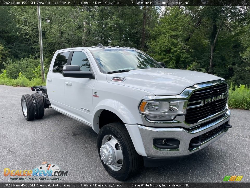 Front 3/4 View of 2021 Ram 4500 SLT Crew Cab 4x4 Chassis Photo #4