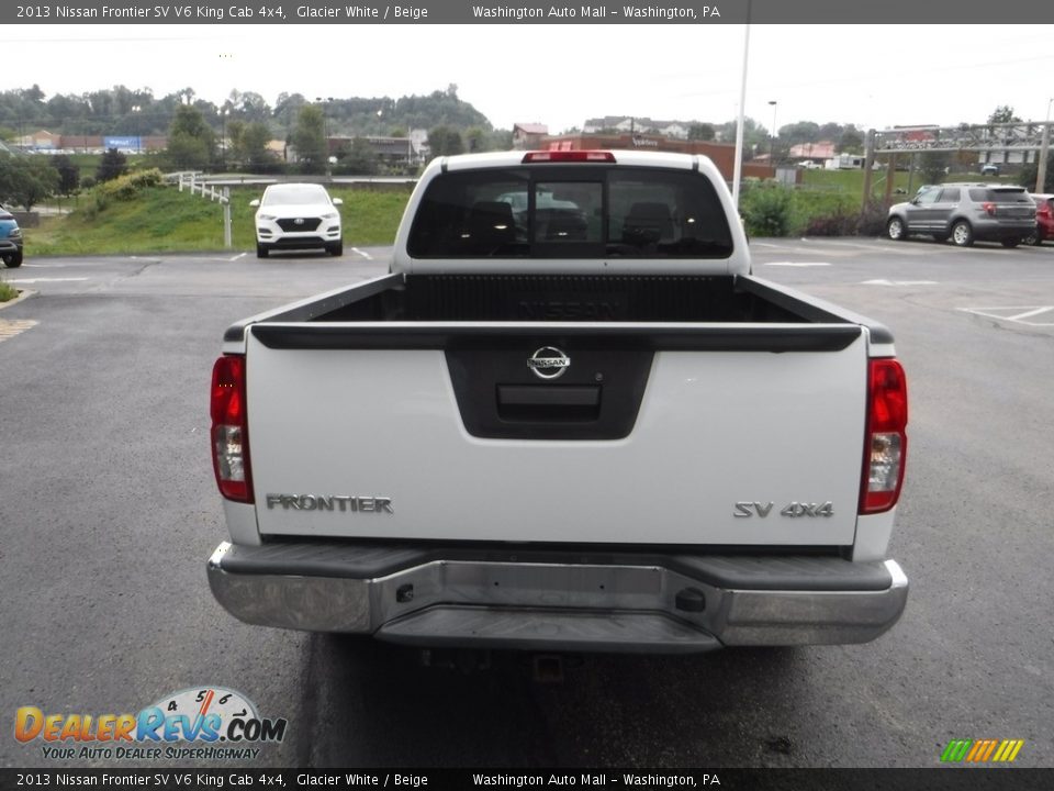 2013 Nissan Frontier SV V6 King Cab 4x4 Glacier White / Beige Photo #7