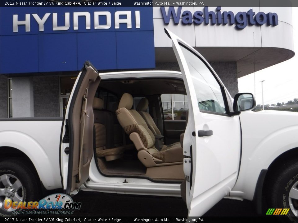 2013 Nissan Frontier SV V6 King Cab 4x4 Glacier White / Beige Photo #11