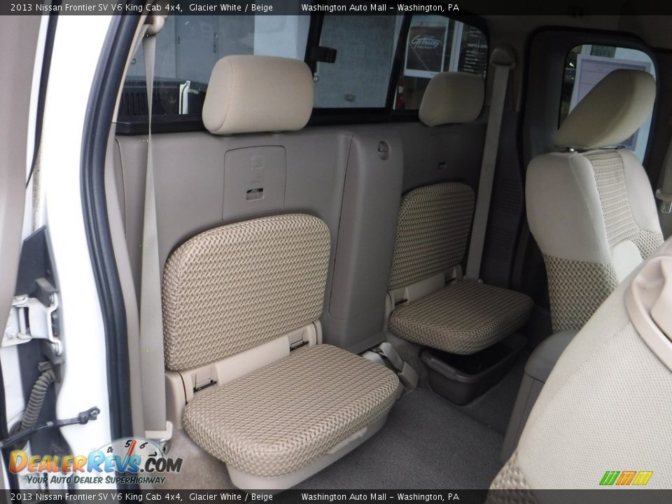 2013 Nissan Frontier SV V6 King Cab 4x4 Glacier White / Beige Photo #28
